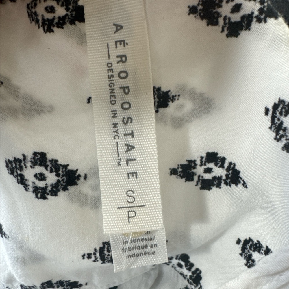 Aeropostale White Printed Sleeveless Button Front Top - Picture 7 of 8